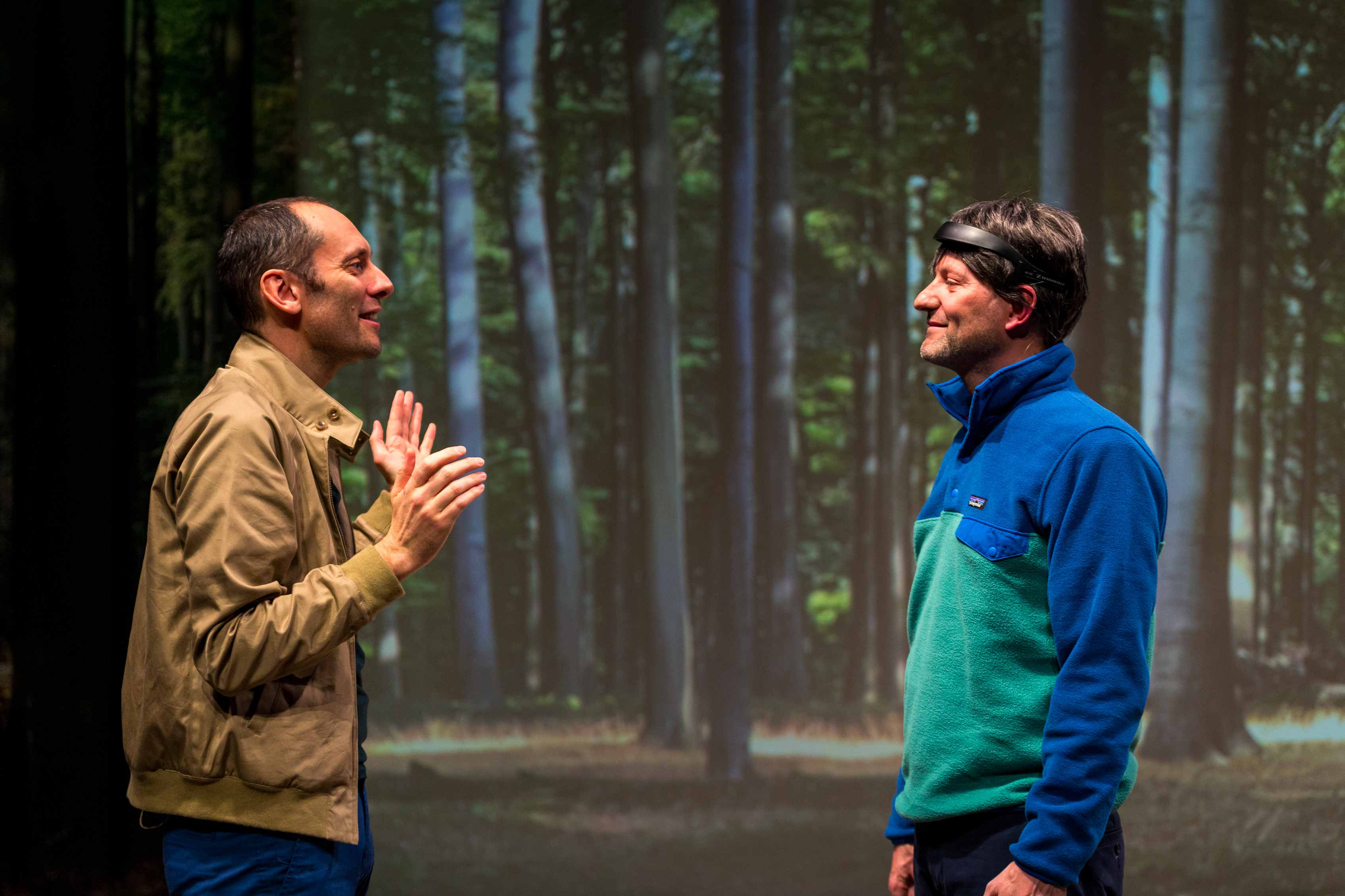 Taylor (Antoine Defoort) and Michel (Alexandre Le Nours) in the forest